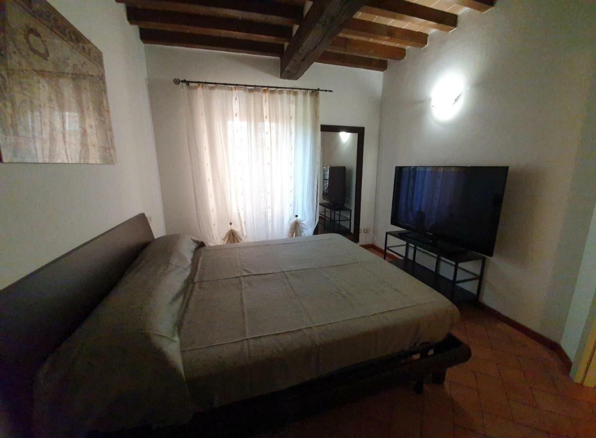 Mentana 14 Apartment Parma Bagian luar foto